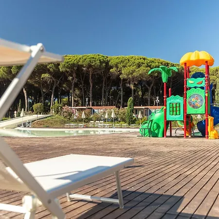 مكان تخييم Pineta Sul Mare تْشيزيناتيكو